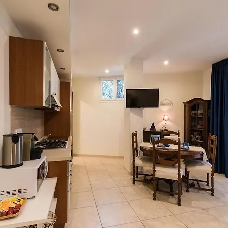 Confortevole Con Posto Auto Gratuito E Wifi Apartament