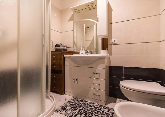 アパート Confortevole Con Posto Auto Gratuito E Wifi サンレモ