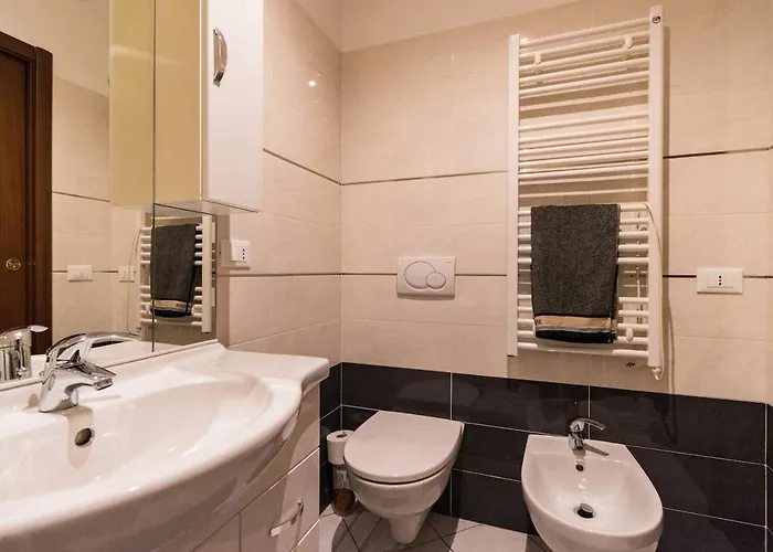 Confortevole Con Posto Auto Gratuito E Wifi アパート サンレモ