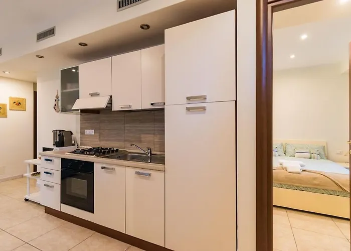 Confortevole Con Posto Auto Gratuito E Wifi サンレモ