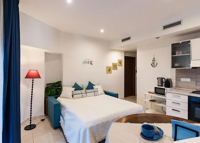 Confortevole Con Posto Auto Gratuito E Wifi サンレモ