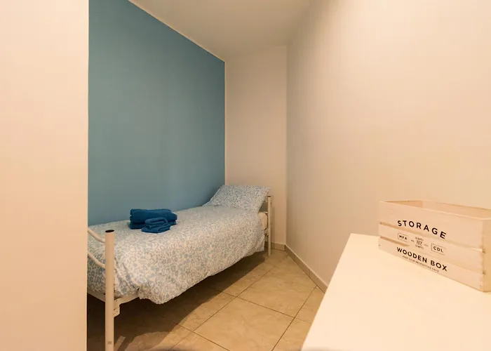 Confortevole Con Posto Auto Gratuito E Wifi アパート サンレモ